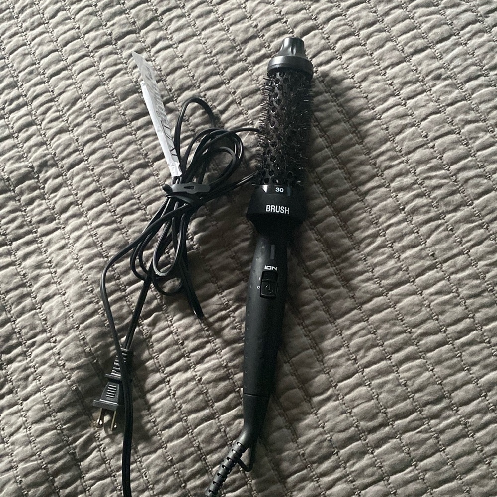 B.R.U.S.H. 30 HOT STYLING BRUSH - Excellent condition - only used a few times.
